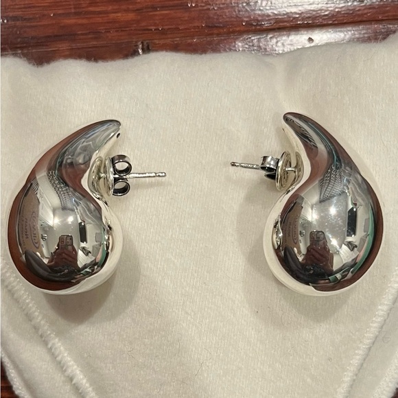 Authentic Bottega Veneta Small Drop Silver Earrings - Picture 3 of 8
